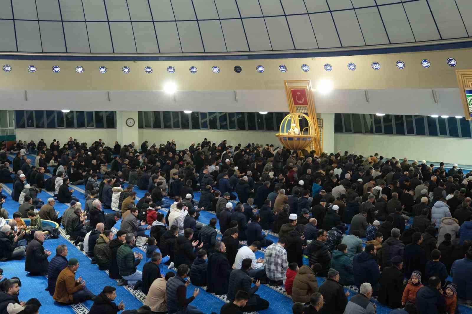 Regaip Kandili dolayısıyla Terzibaba Camii’nde kandil programı düzenlendi