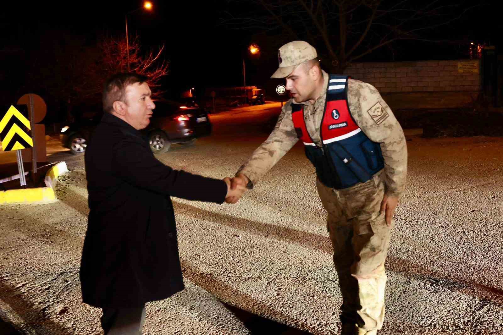 Vali Aydoğdu’dan Mehmetçiğe moral ziyareti