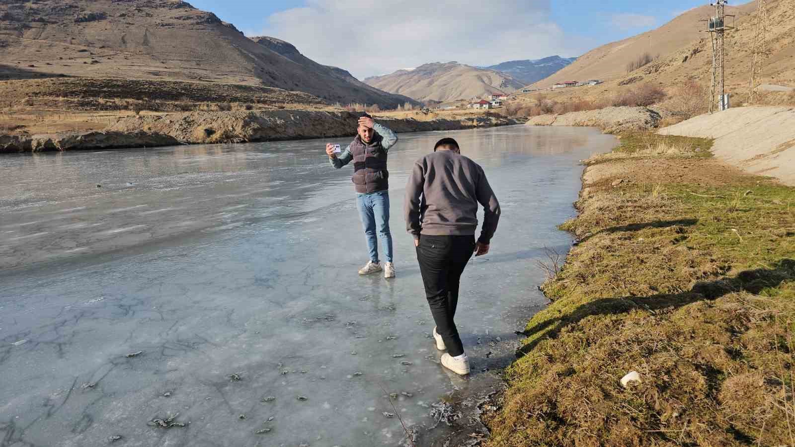 Zilan &Ccedil;ayı dondu
