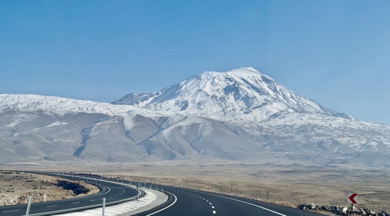 Ağrı Dağı ihtişamıyla g&ouml;z kamaştırıyor
