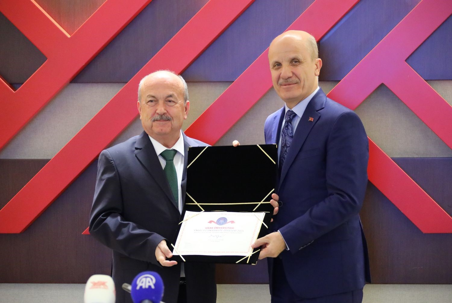 Y&Ouml;K engelsiz &uuml;niversite &ouml;d&uuml;llerinde Uşak &Uuml;niversitesi &ouml;ne &ccedil;ıktı
