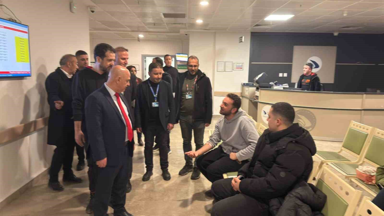 Rekt&ouml;r S&ouml;zbir, hastaneyi inceledi hastalarla sohbet etti
