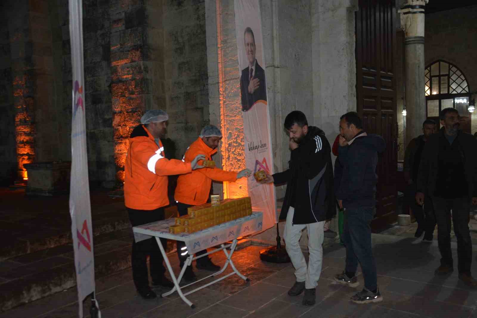 Mersin&rsquo;de Regaip Kandilinde 15 bin kandil simidi dağıtıldı
