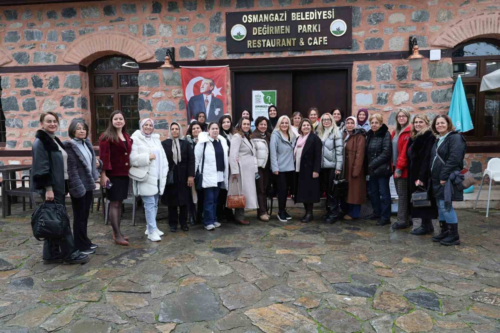 Osmangazili kadınlar k&uuml;lt&uuml;r turlarıyla moral depoluyor
