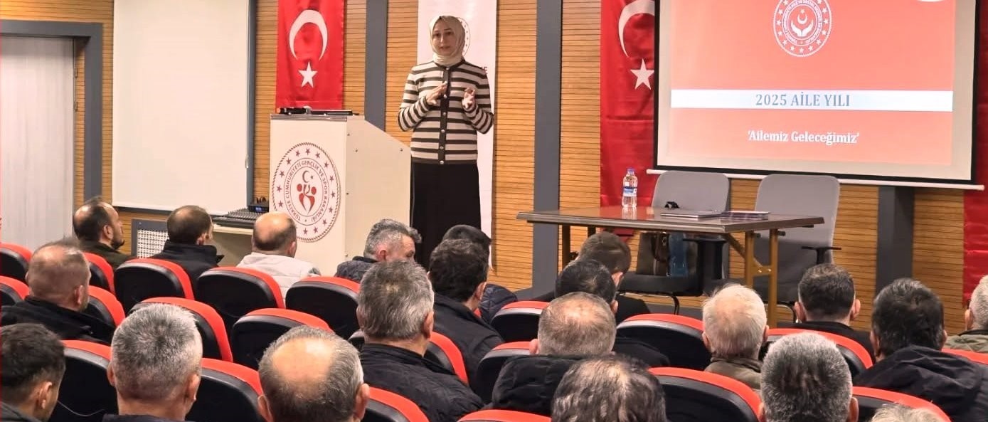 Emet ve Hisarcık&rsquo;ta muhtarlara "Aile Yılı" konulu eğitim verildi
