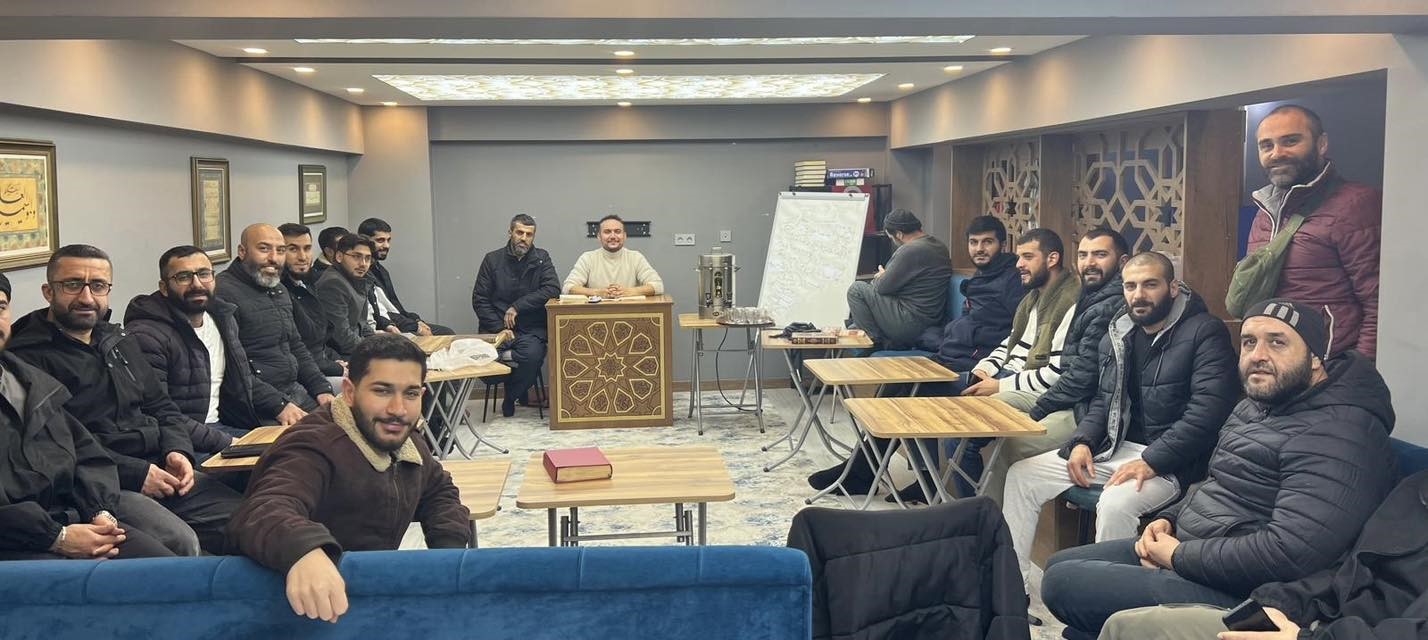 Salihli&rsquo;de gen&ccedil;lerin Arap&ccedil;a &ouml;ğrenme merakı kursa d&ouml;n&uuml;şt&uuml;
