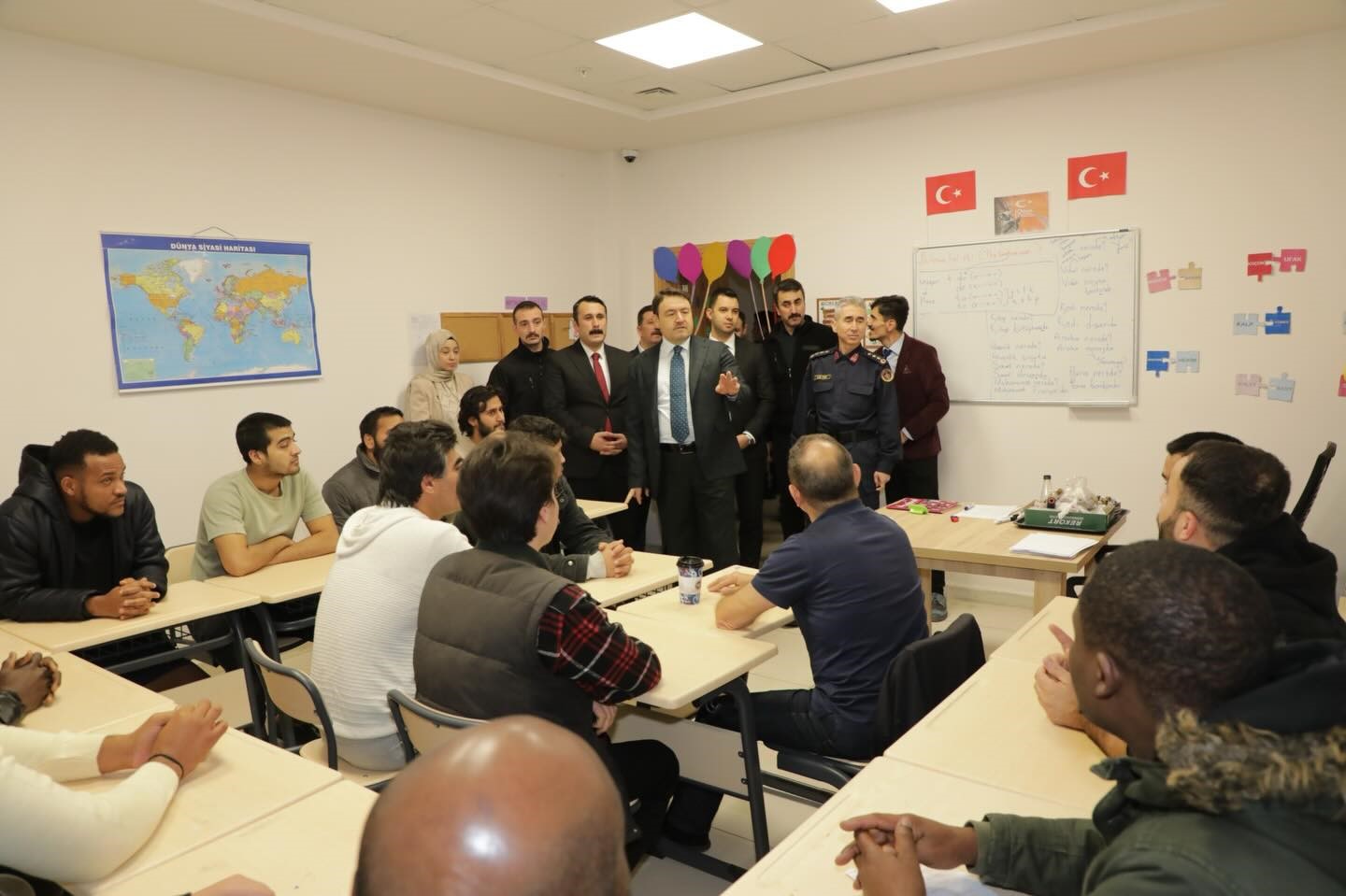 Vali Işın&rsquo;dan İl G&ouml;&ccedil; İdaresi M&uuml;d&uuml;rl&uuml;ğ&uuml; Geri G&ouml;nderme Merkezi&rsquo;nde denetim
