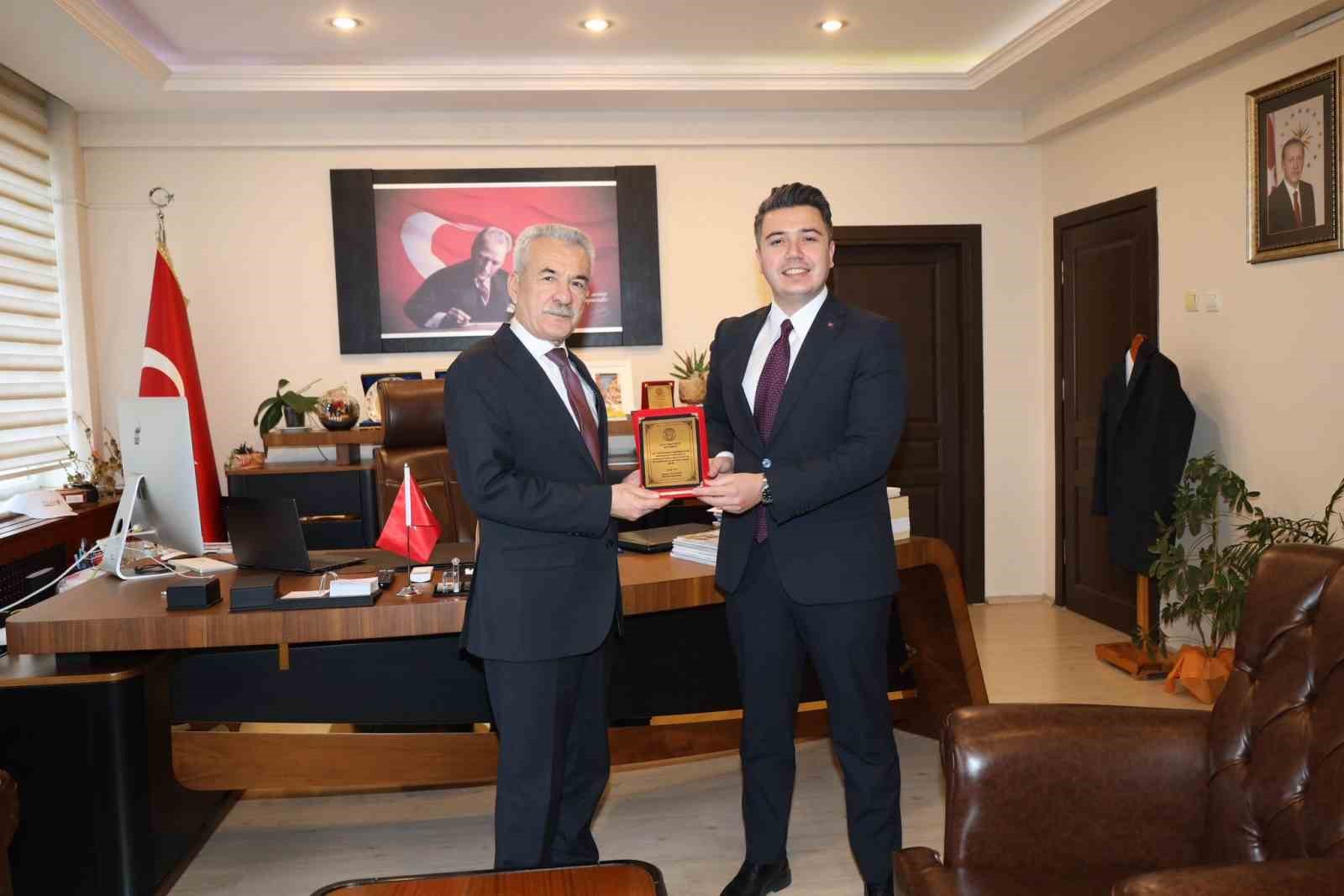 Karacasu&rsquo;da tayini &ccedil;ıkan savcı ve mal m&uuml;d&uuml;r&uuml; onuruna veda yemeği
