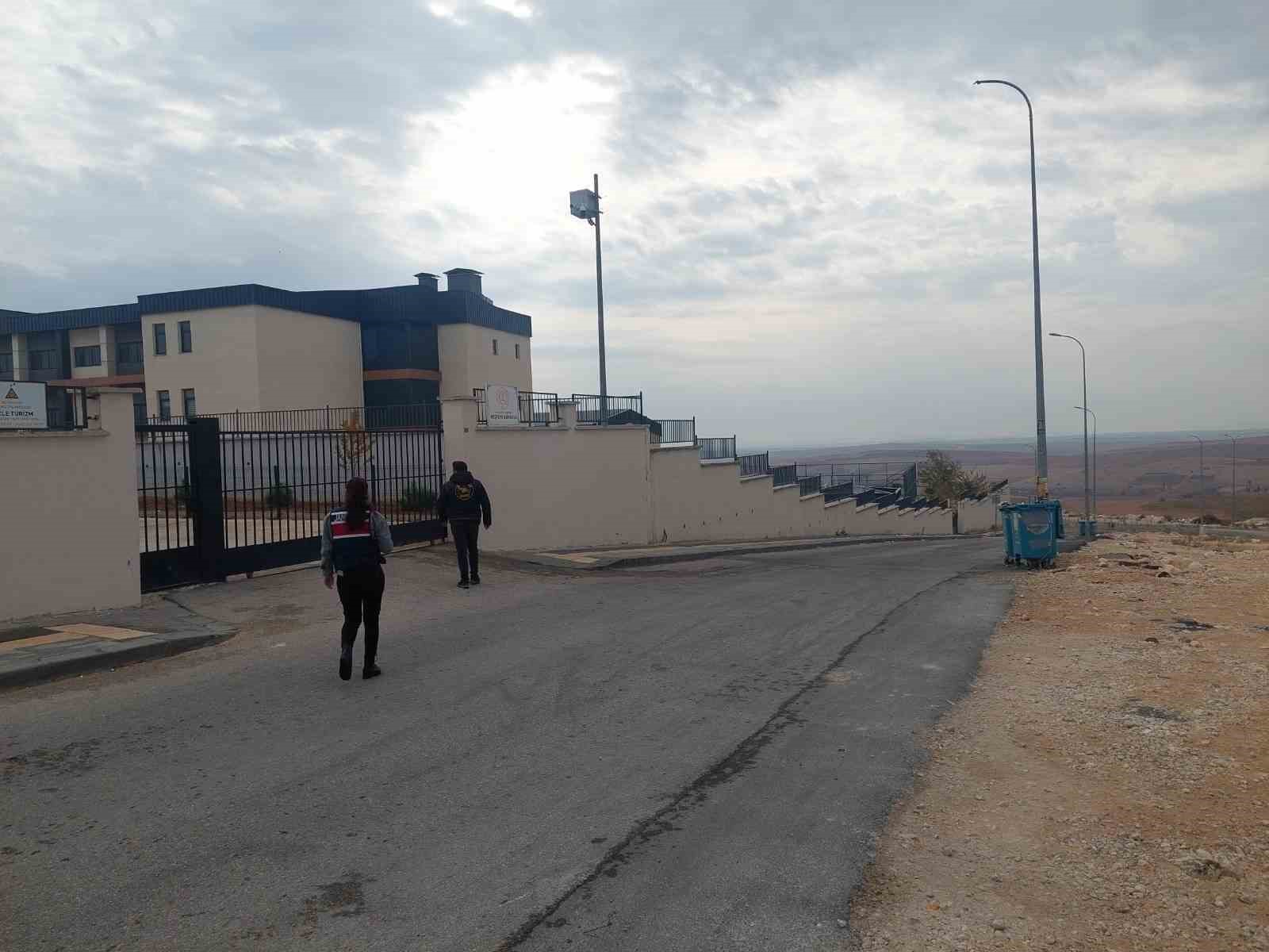 Gaziantep&rsquo;te jandarmadan &rsquo;huzurlu okul &ouml;nleri-huzurlu sokaklar&rsquo; uygulaması
