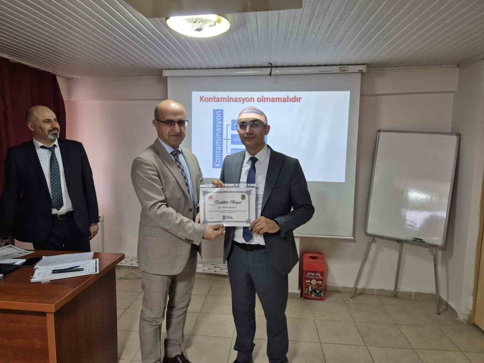 Prof. Dr. Selvi, tıbbi ve aromatik bitkilerin doğru kullanımını anlattı
