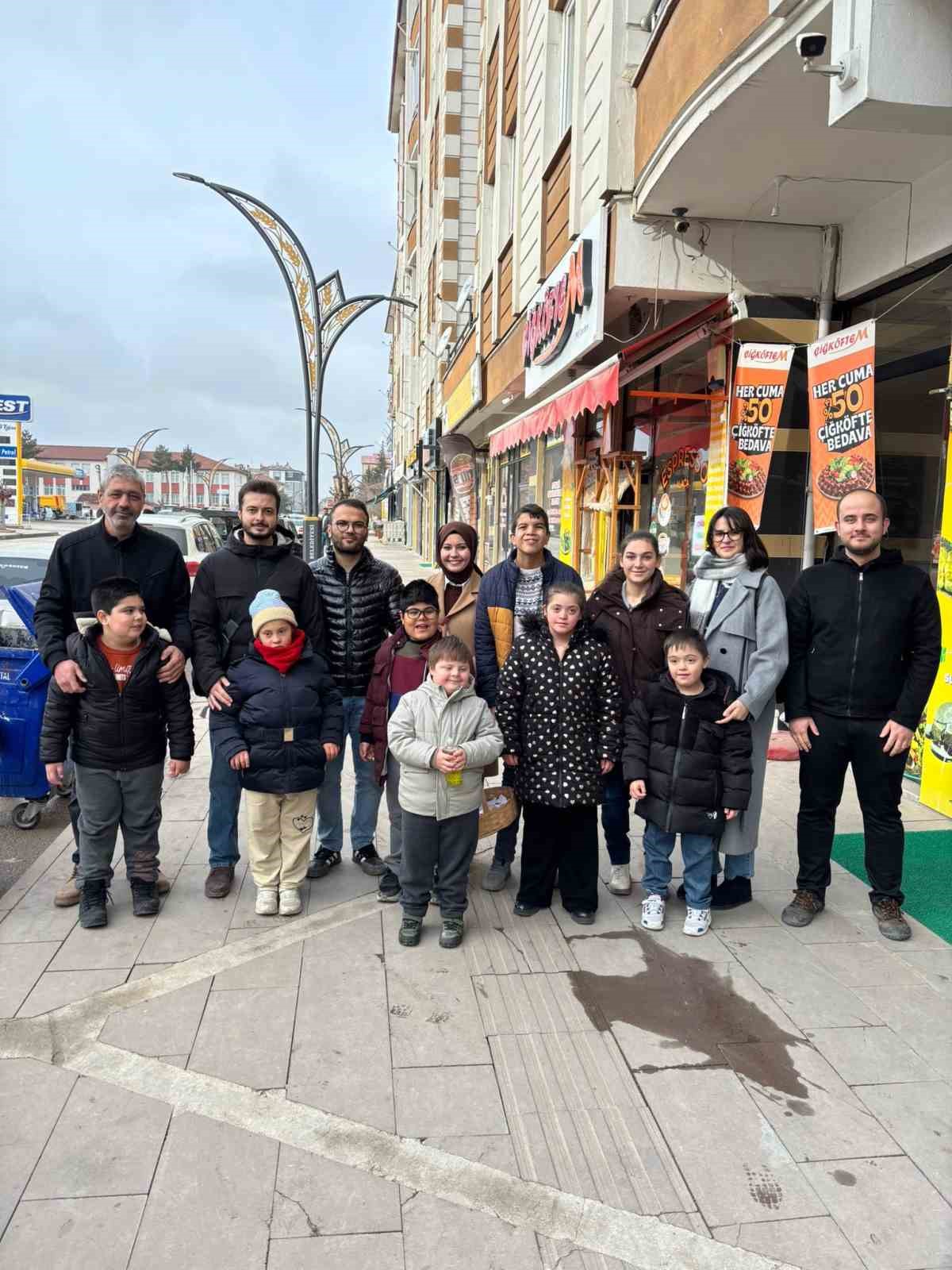 &Ccedil;orum&rsquo;da &ouml;zel bireylerden g&ouml;n&uuml;lleri ısıtan ikram
