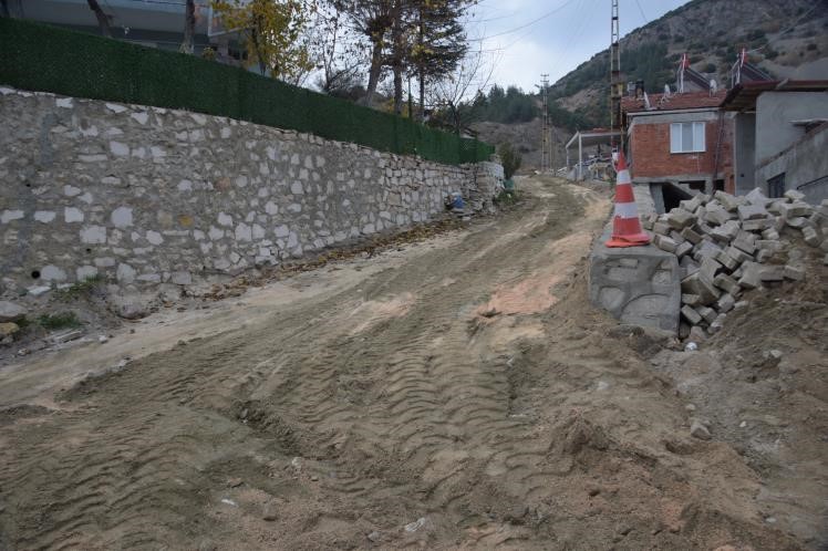 Kayıboyu Mahallesinde cadde ve sokaklar yenileniyor
