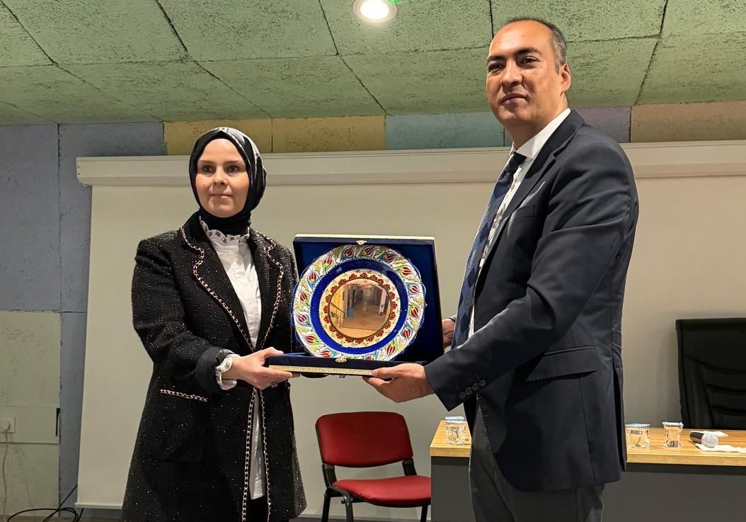 Gediz’de tarhana çorbası üretim işletmesi sahibi öğrencilerle buluştu