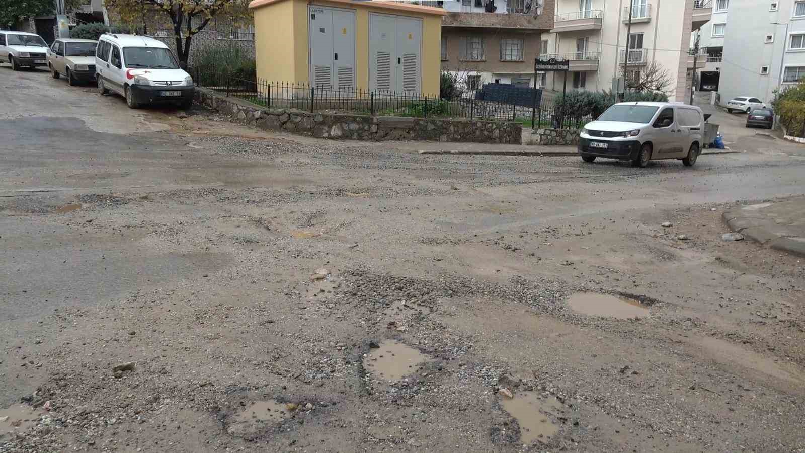 Milas’ta yağış sonrası yollar çamura döndü
