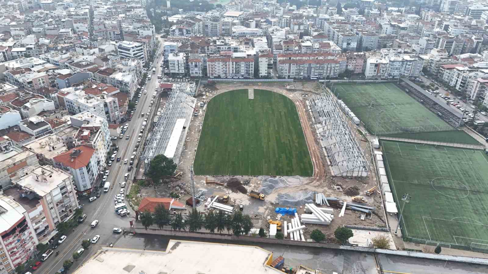 Adnan Menderes Stadyumu’nda çim serildi
