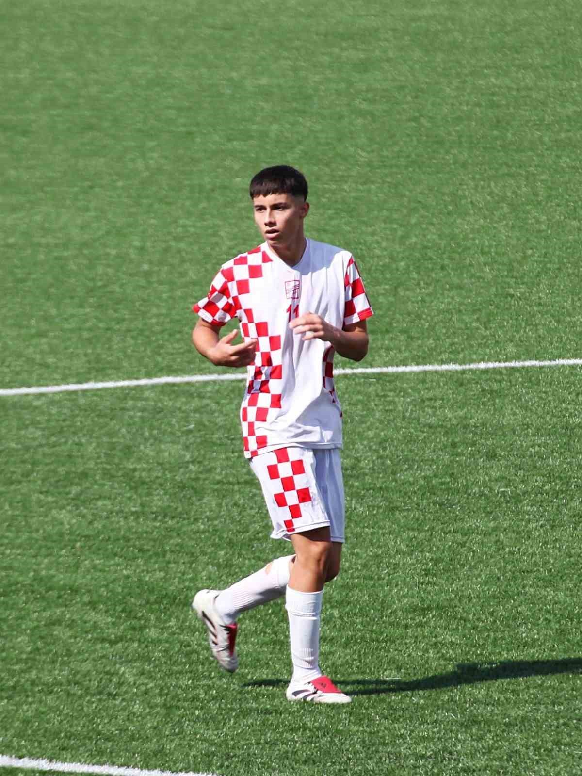 Performansıyla göz dolduruyor