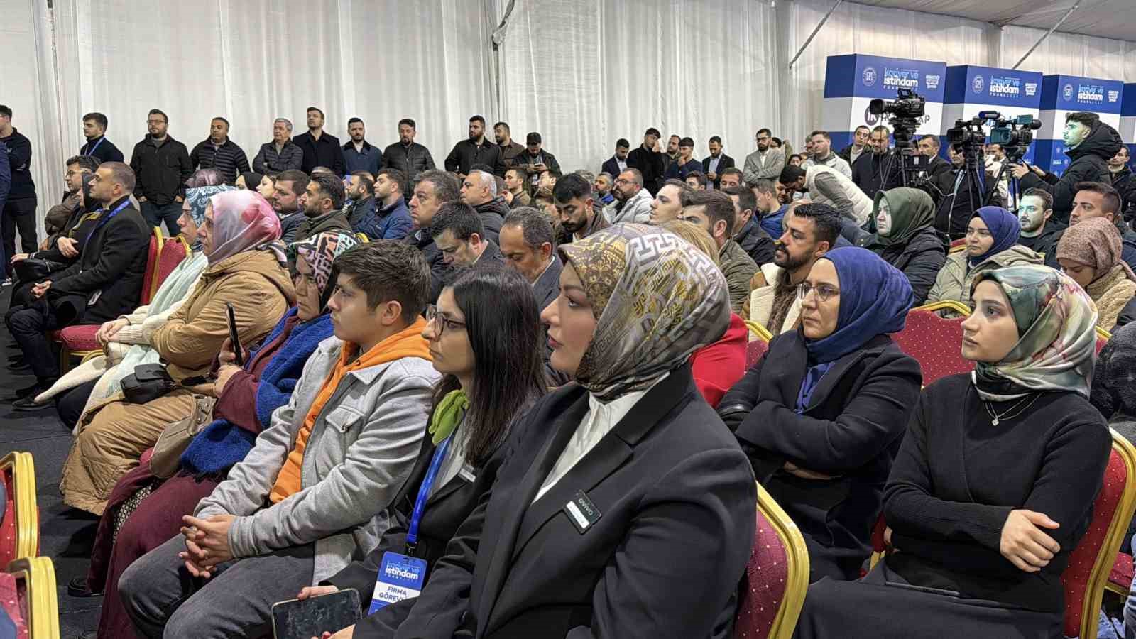 Arnavutk&ouml;y&rsquo;de Kariyer ve İstihdam Fuarı - AKİF 25 kapılarını a&ccedil;tı
