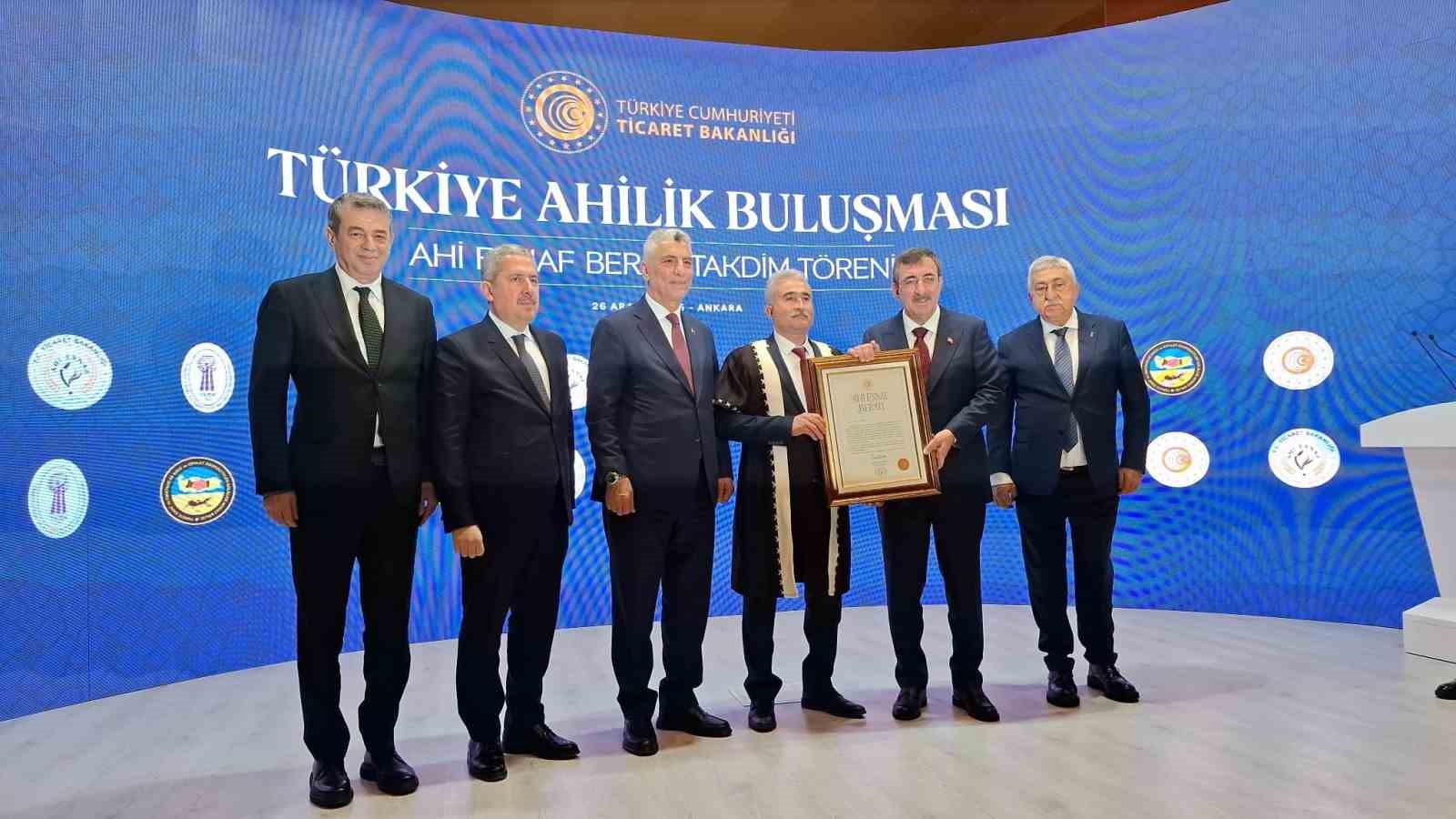 Aydın’ın Ahisi Gülter’e Ahi Esnaf Beratı verildi