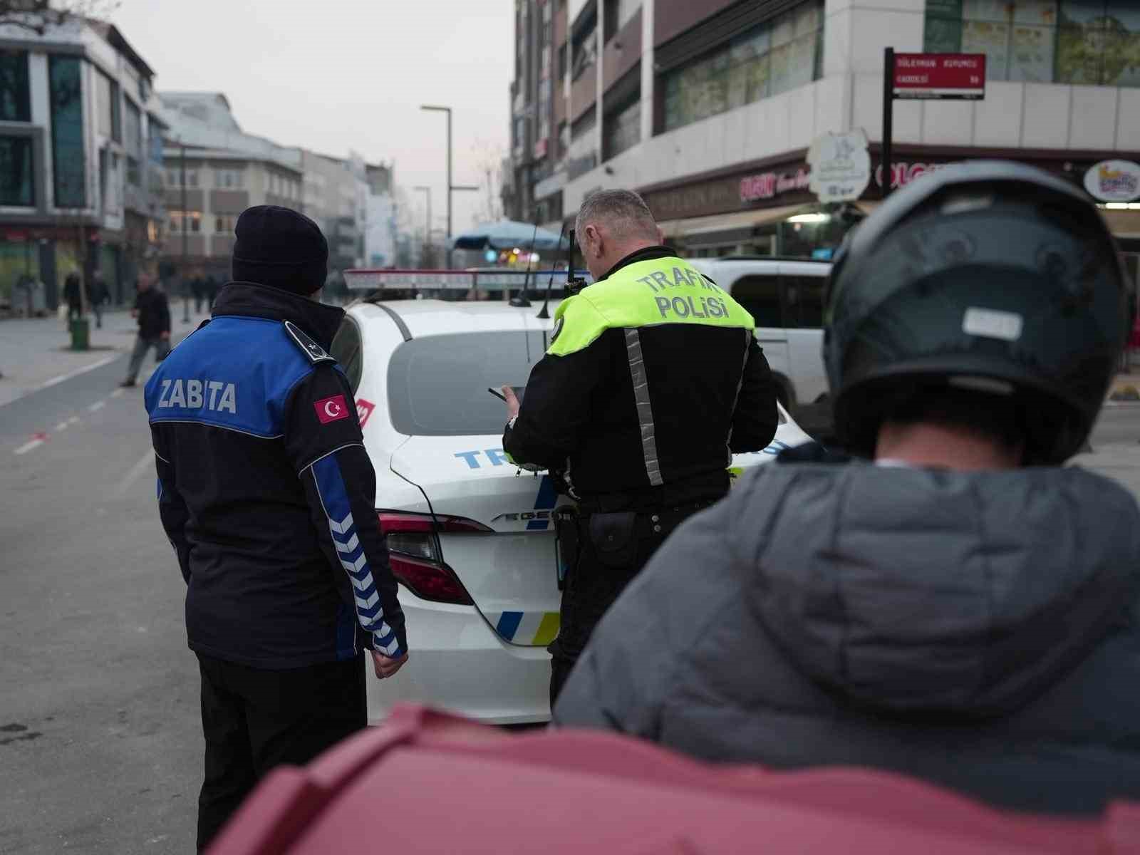 Kurallara uymayan sürücülere 993 TL ceza kesildi