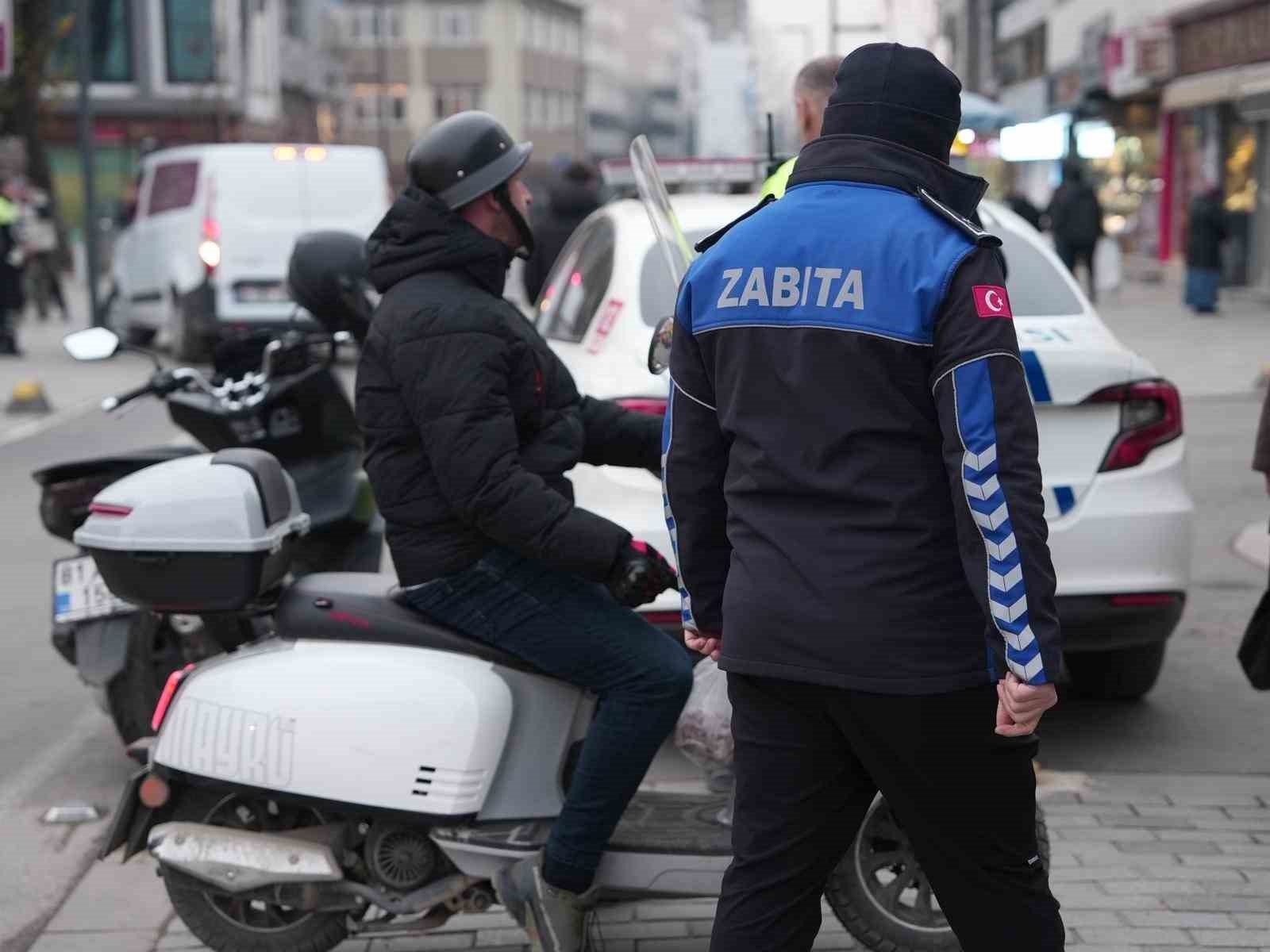 Kurallara uymayan sürücülere 993 TL ceza kesildi