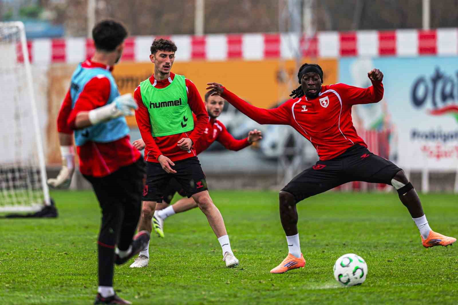 Samsunspor’da Ntcham hariç sakatlığı bulunan futbolcular çalışmalara başladı
