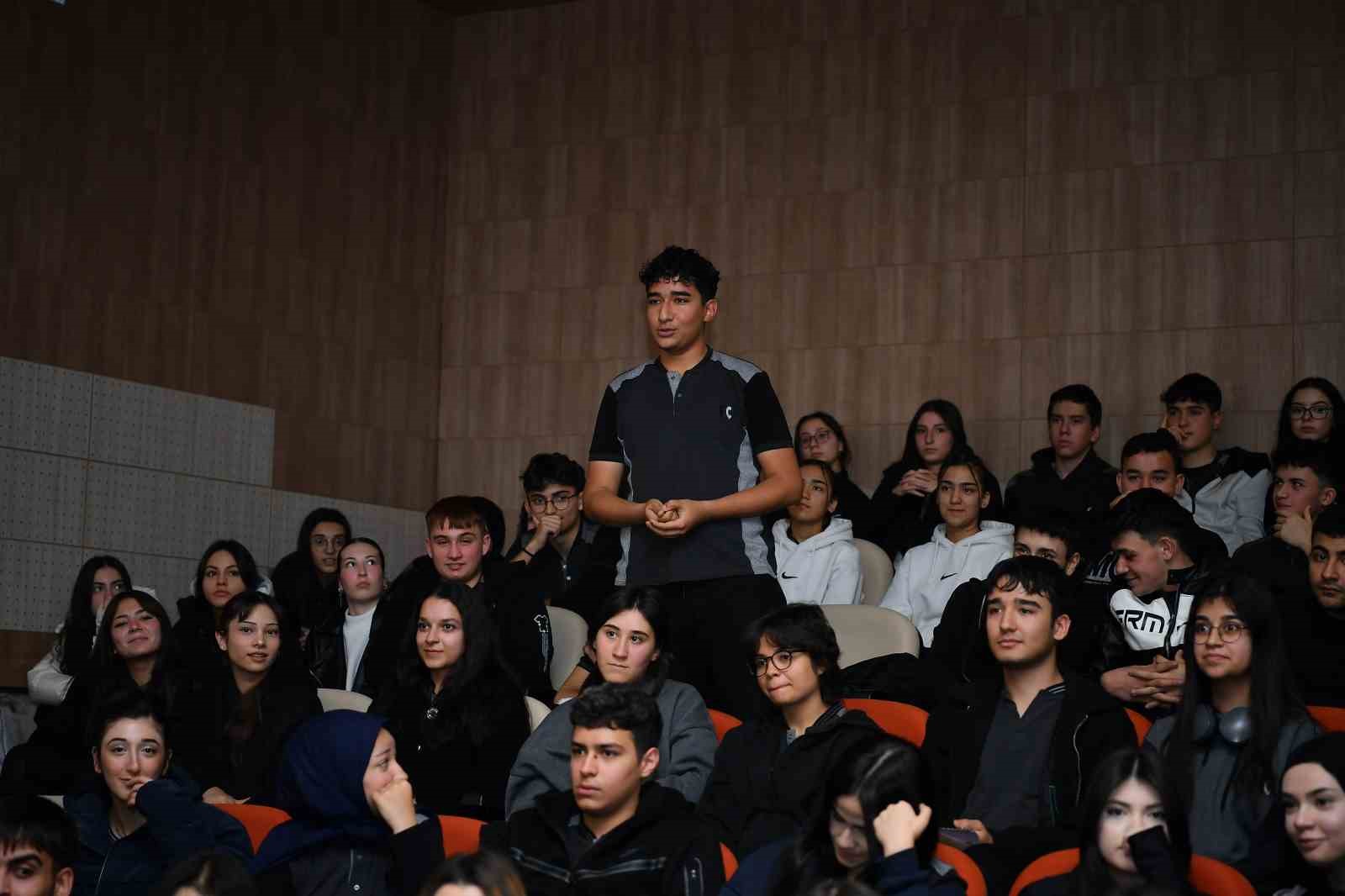 Başkan B&uuml;y&uuml;kkılı&ccedil;&rsquo;tan lise &ouml;ğrencilerine &rsquo;kariyer&rsquo; ve &rsquo;gelecek&rsquo; tavsiyeleri
