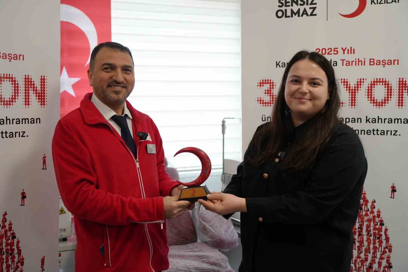 Kızılay&rsquo;a 3 milyonuncu kan bağışı Gaziantep&rsquo;ten
