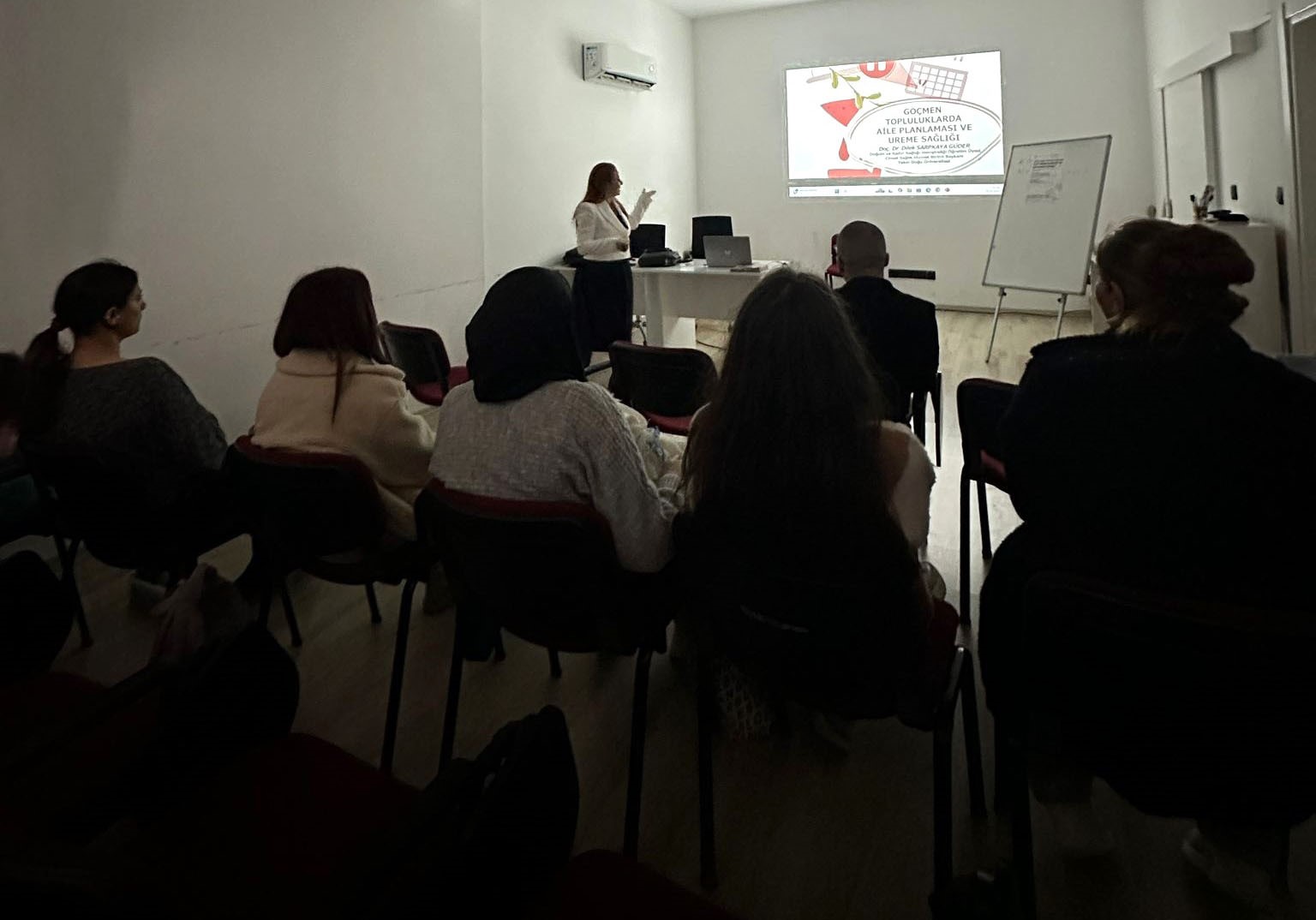 Dezavantajlı gruplara y&ouml;nelik sağlık eğitimleri s&uuml;r&uuml;yor
