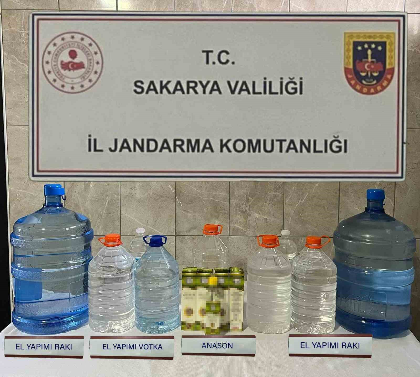 Sakarya&rsquo;da yılbaşı &ouml;ncesi 211 personelle sahte i&ccedil;ki operasyonu
