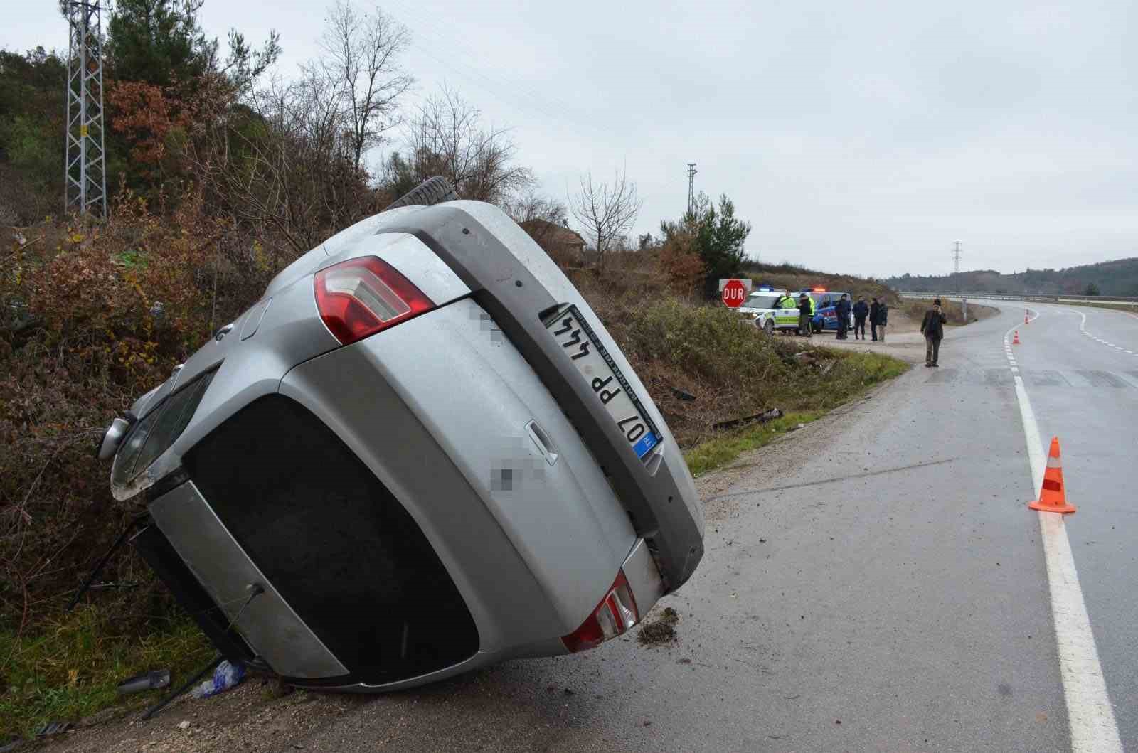 Takla atan otomobilden burnu bile kanamadan &ccedil;ıktı, polisleri de şaşırttı
