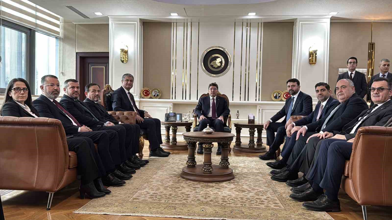 Adalet Bakanı Tun&ccedil;: Su&ccedil;a s&uuml;r&uuml;klenen &ccedil;ocuklarda caydırıcılığı artırmaya y&ouml;nelik ayrı bir &ccedil;alışma da şu anda yapılıyor"
