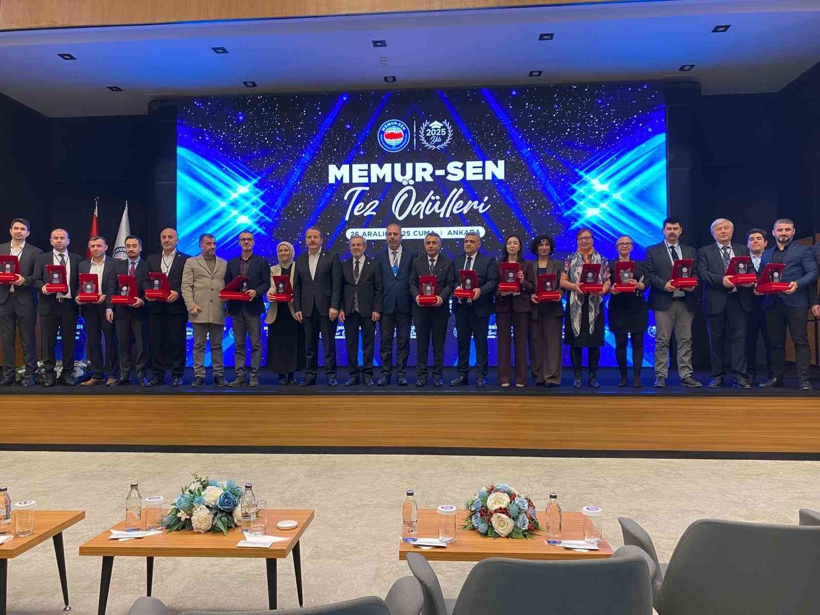 Memur-Sen&rsquo;den memurların sorunlarına dikkat &ccedil;ekilmesi amacıyla 5. Tez &Ouml;d&uuml;l T&ouml;reni
