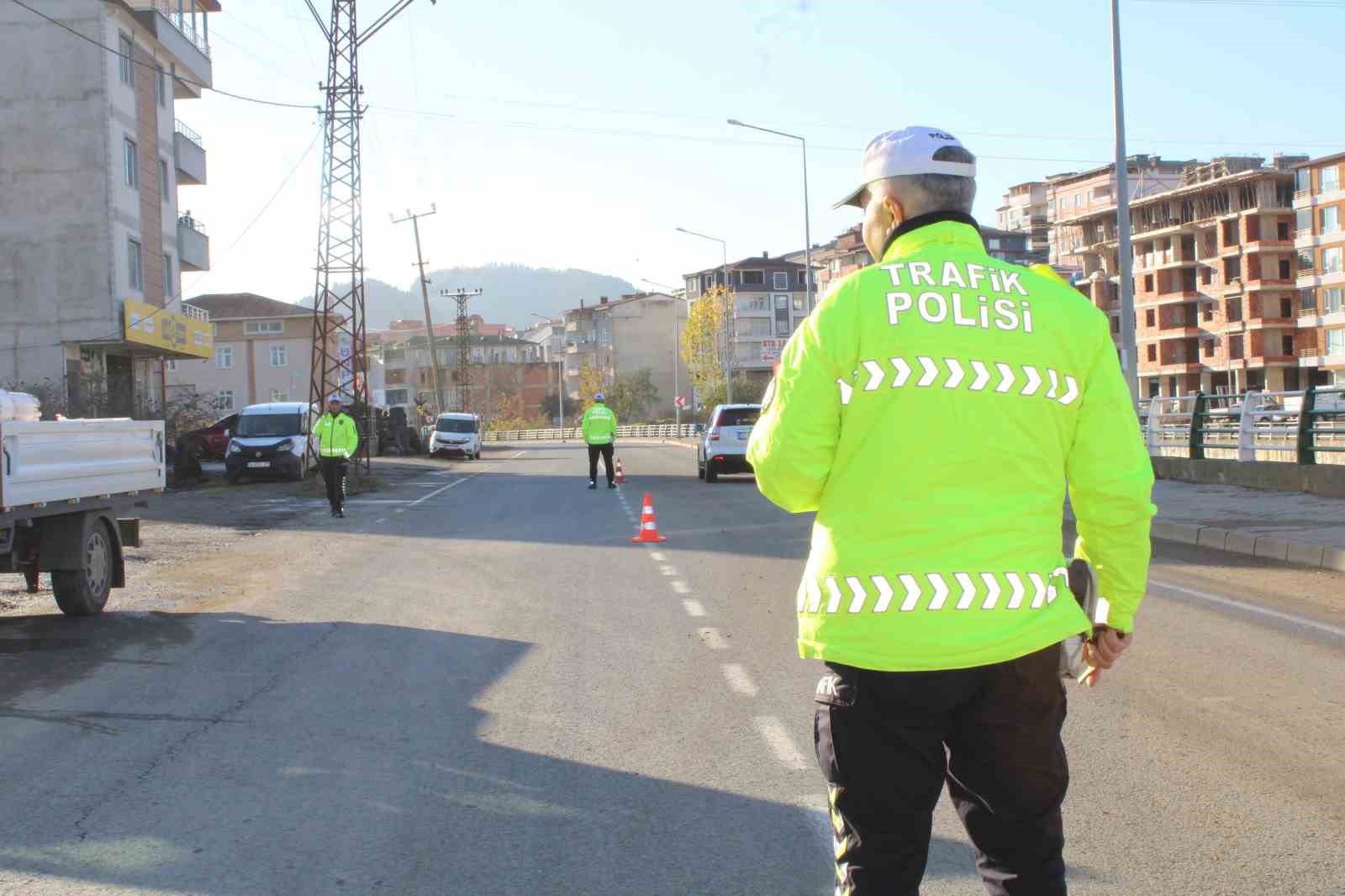 Ordu’da polis ekiplerinden trafik denetimleri