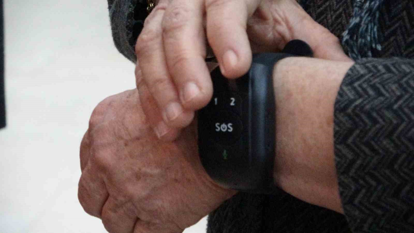 Yaşlı n&uuml;fusu y&uuml;ksek olan Giresun&rsquo;da yaşlılara y&ouml;nelik akıllı bileklik uygulaması başladı
