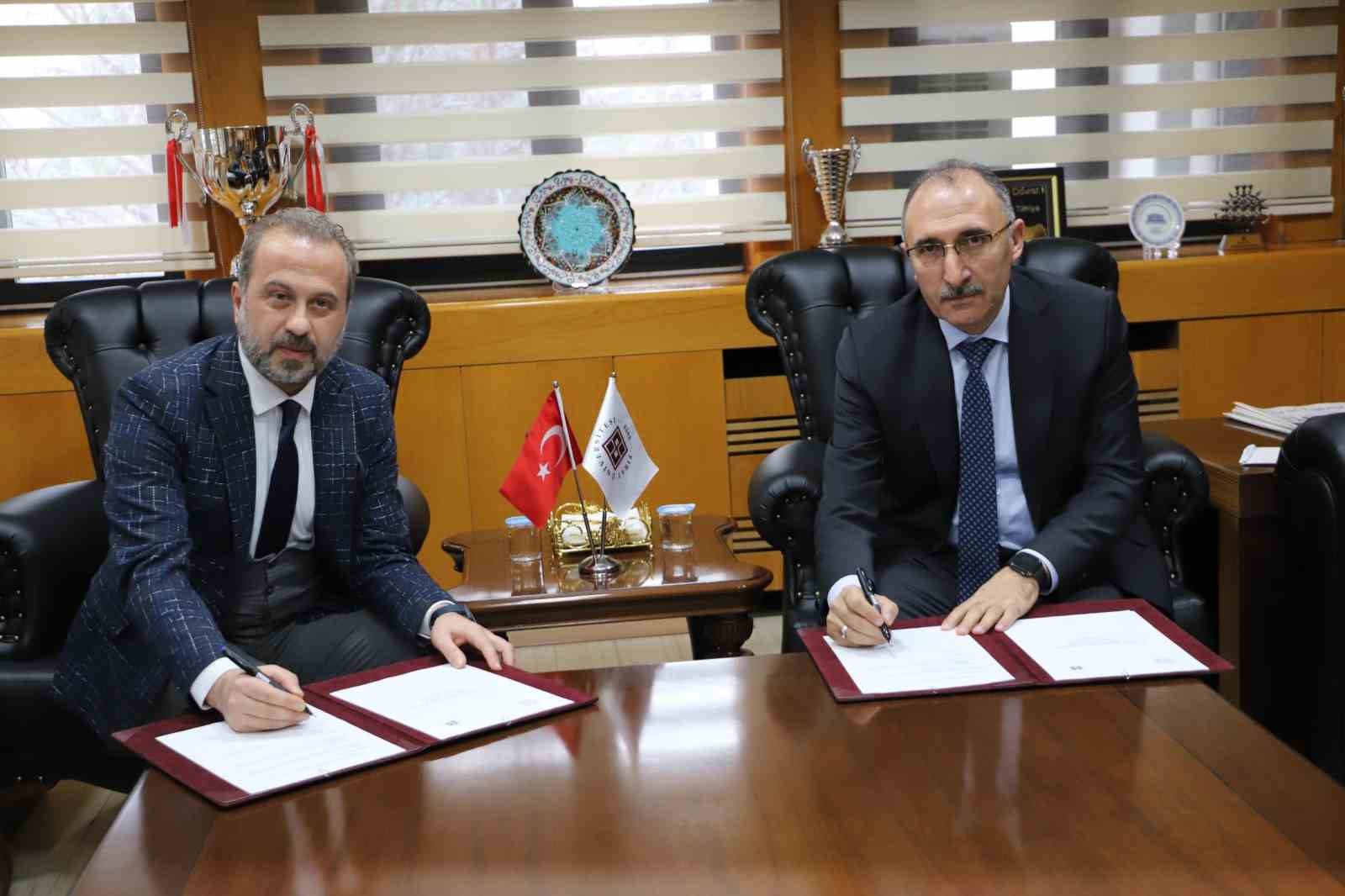 F&Uuml; ile Milli Eğitim M&uuml;d&uuml;rl&uuml;ğ&uuml; arasında protokol
