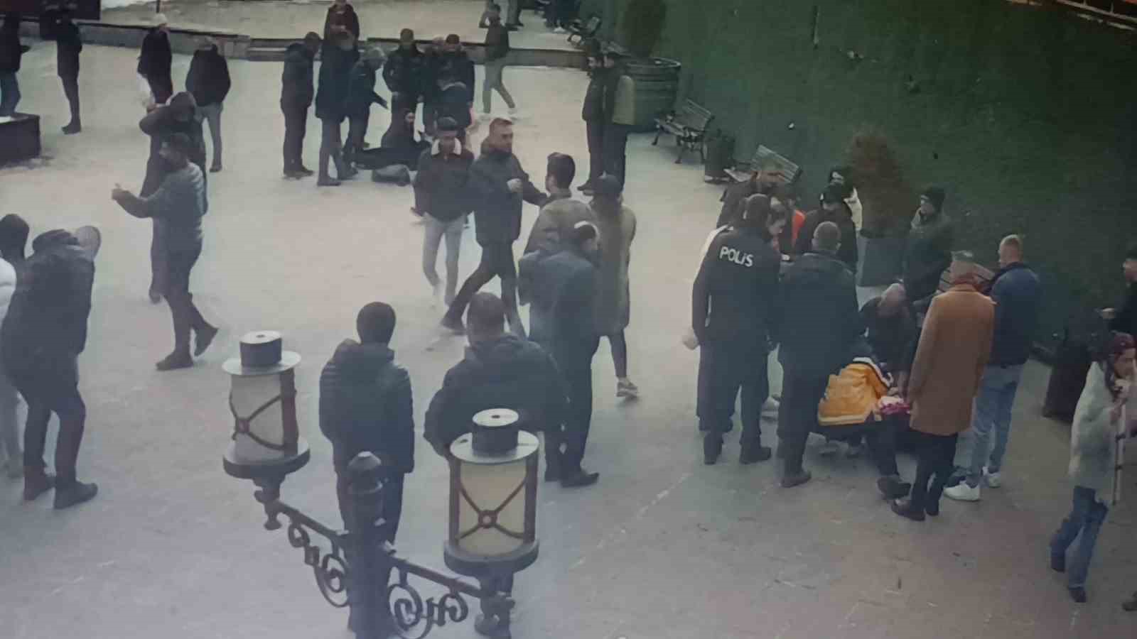 Kars&rsquo;ta meydan muhaberesi gibi kavga: 7 kişi yaralandı
