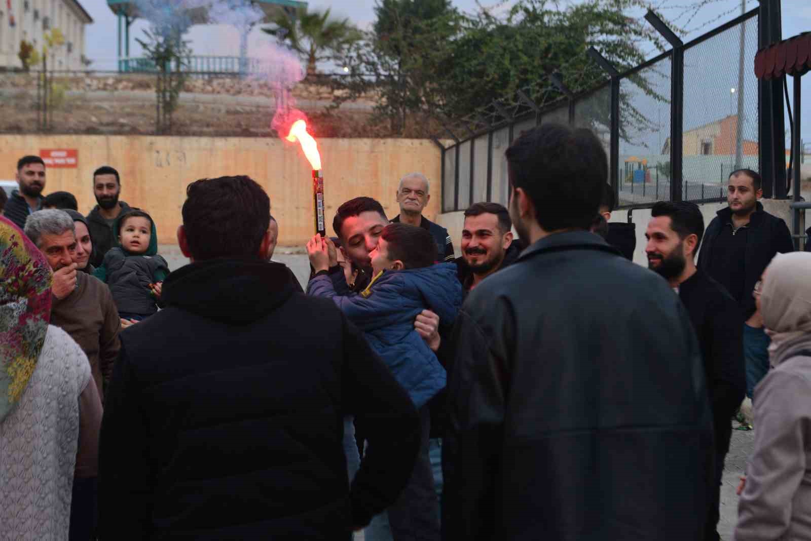 Adana&rsquo;da h&uuml;k&uuml;ml&uuml;ler tahliye olmaya başladı
