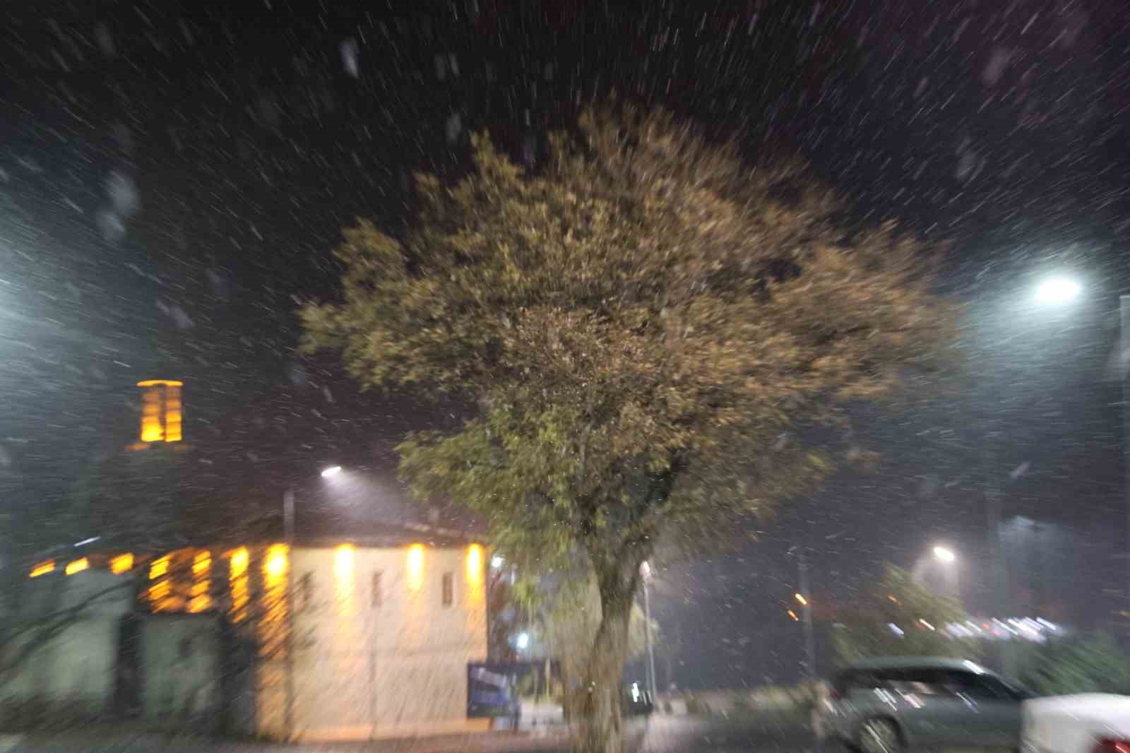 Harput’ta kar yağışı başladı