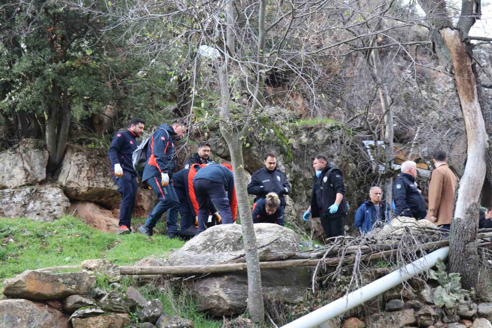 Kayıp Alzheimer hastası yaşlı adam dere kenarında ölü bulundu