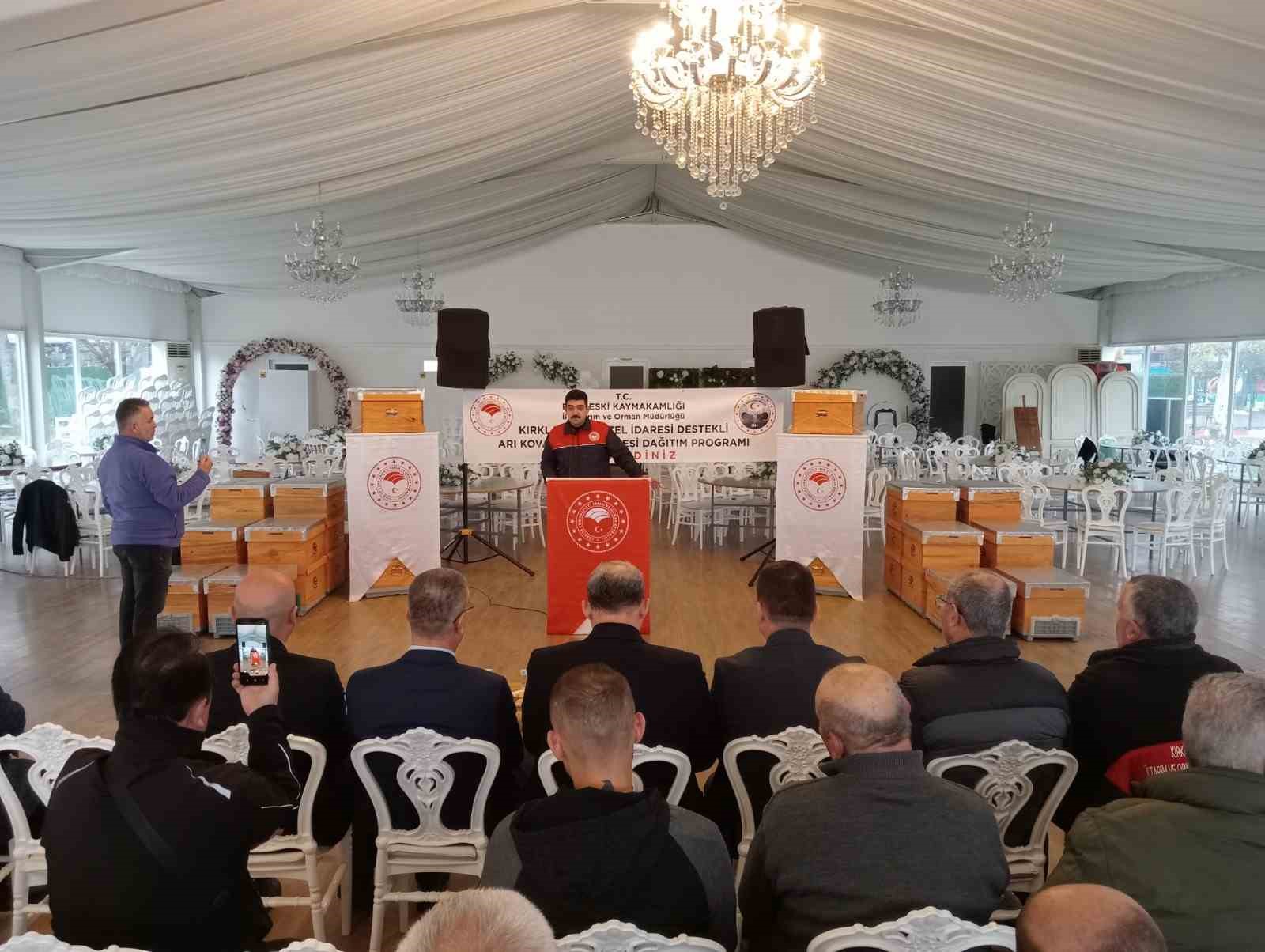 Babaeski’de üreticilere arı kovanı dağıtıldı