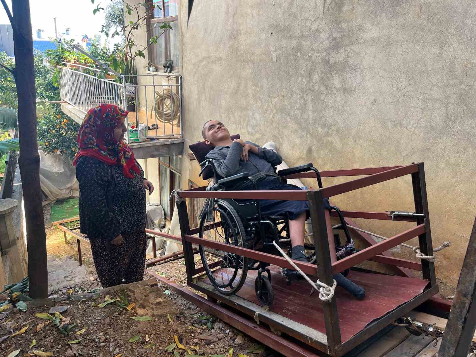 İlkel teleferikle okula gidebilen engelli Tunahan i&ccedil;in T&uuml;rkiye seferber oldu
