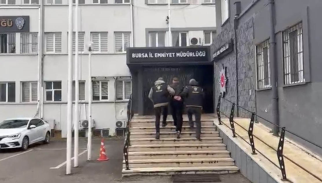 Husumetlisine kurşun yağdırıp ka&ccedil;mıştı: O ş&uuml;pheli polisten ka&ccedil;amadı
