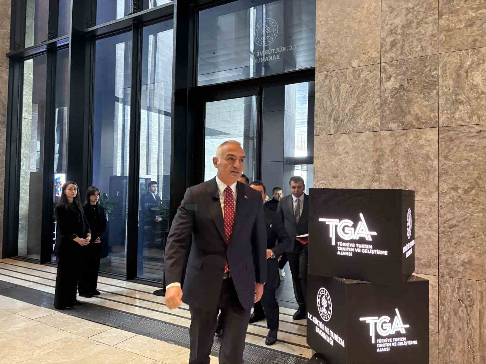 Bakan Ersoy: "Dizi ihracatından elde edilen gelir 1 milyar doları ge&ccedil;ti"
