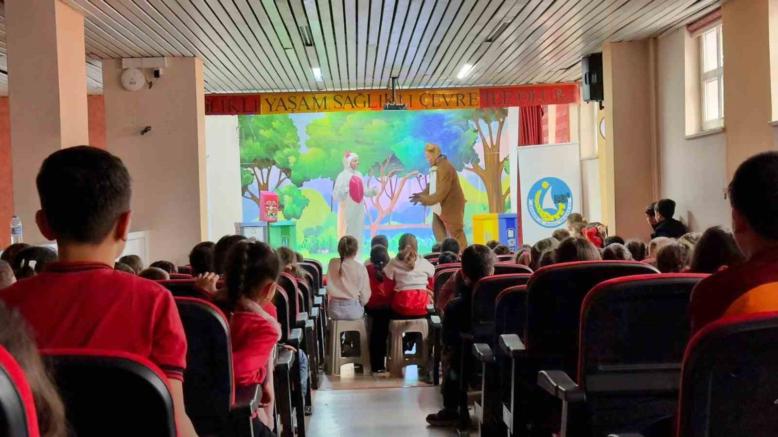 Sinop&rsquo;ta &ccedil;evre bilinci tiyatroyla aşılandı
