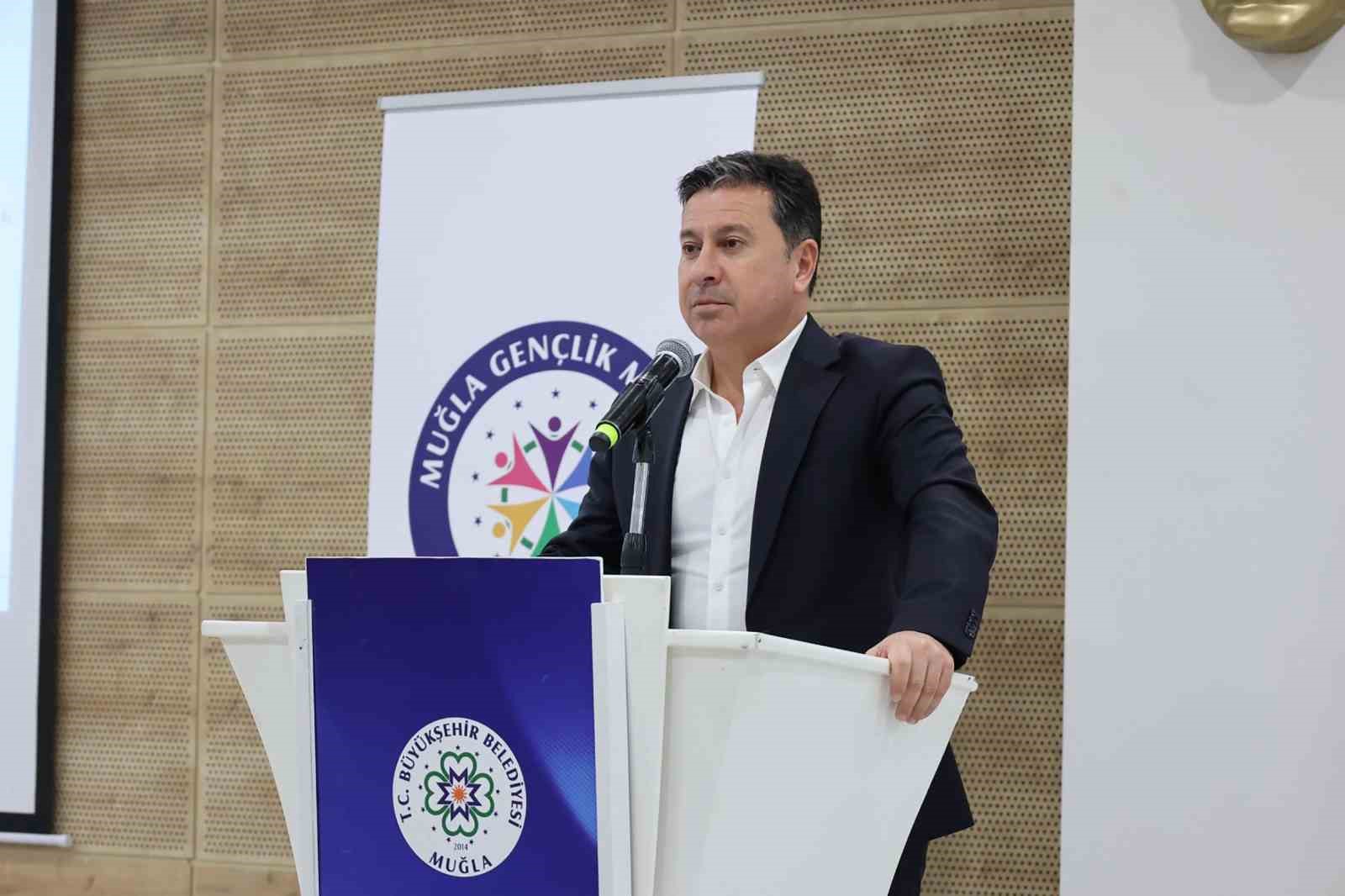 Başkan Aras: "Gen&ccedil;lerden gelen her fikri desteklemeye hazırız"
