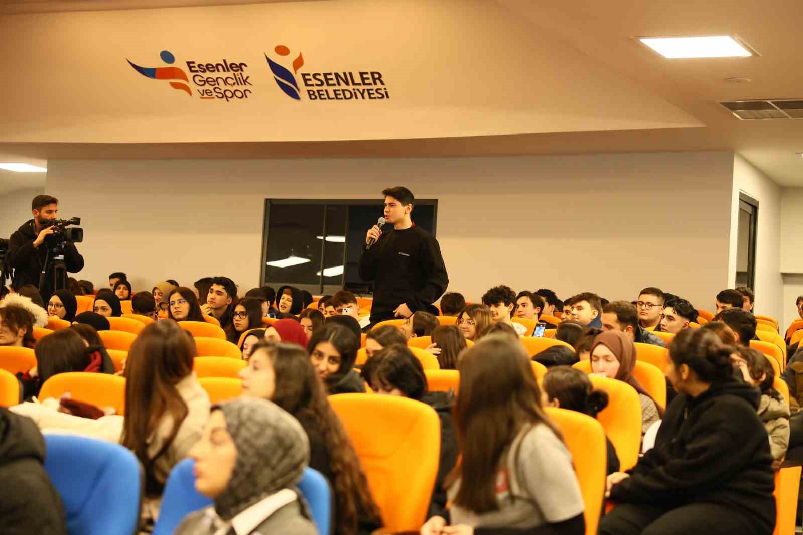 Esenler Belediyesi tarafından "Rol Model ve Etki Bilinci" at&ouml;lyesi d&uuml;zenlendi
