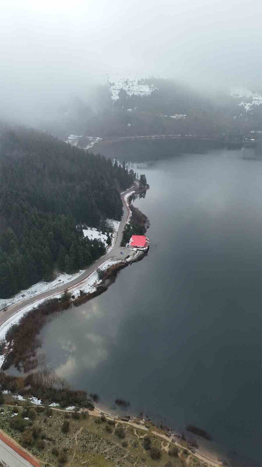 Abant G&ouml;l&uuml; Milli Parkı&rsquo;nın kuş bakışı g&uuml;zelliği
