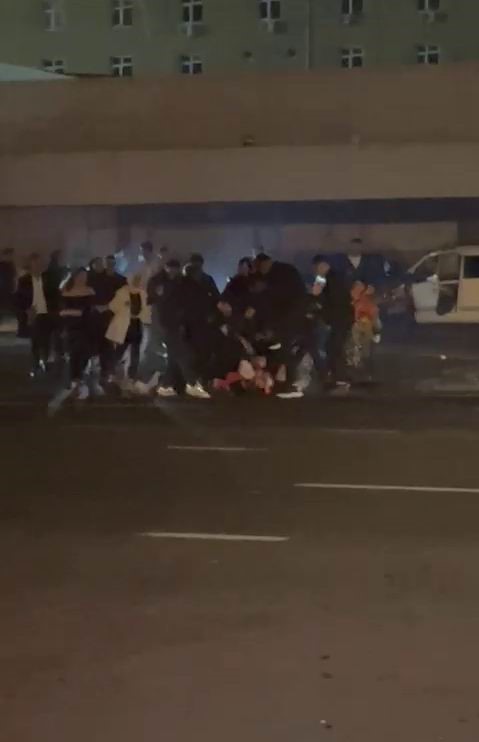 Diyarbakır’da düğün sonrası kavga: Damat, yerde yatan şahsa siper oldu