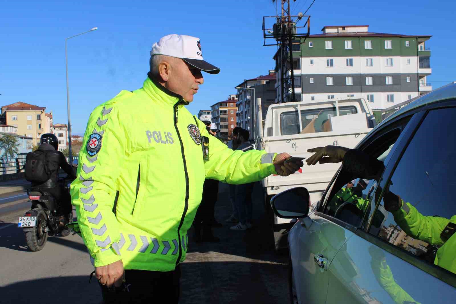 Ordu’da polis ekiplerinden trafik denetimleri