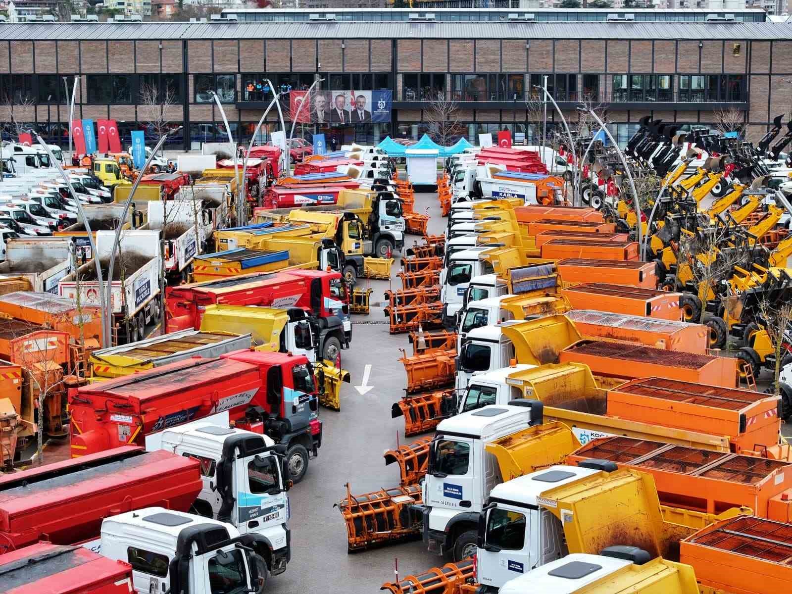 Kocaeli’de 265 milyon liralık 42 yeni iş makinesi hizmete girdi